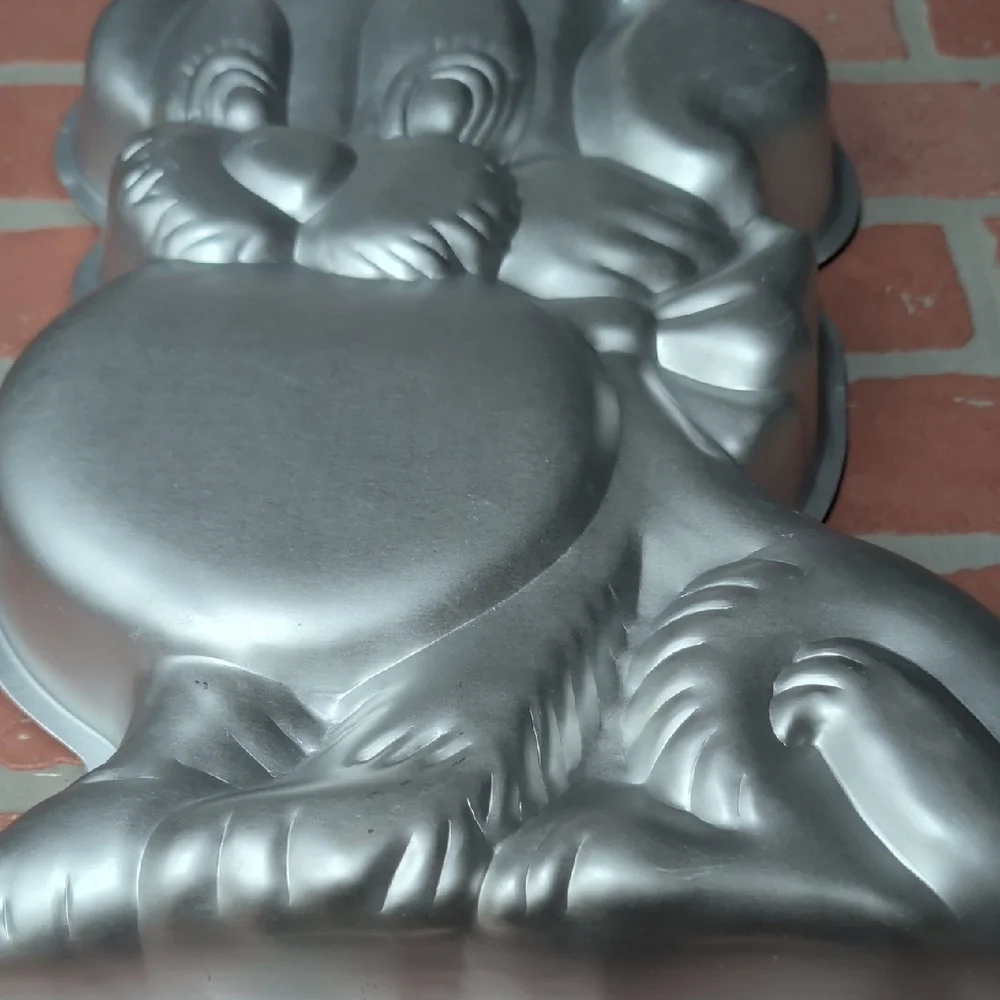 Wilton Playful Puppy Cake Pan - Yellow